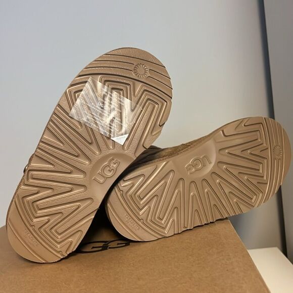 Brand new Ugg Maddi II girls tall zipper boots - Picture 5 of 5